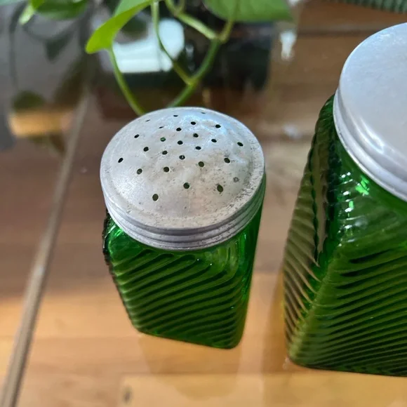 Set of Three Owen’s-Illinois Green Depression Glass Canisters - Picture 3 of 8